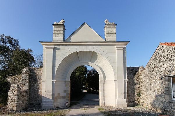 079-1024px-Abbaye_de_la_Blanche_85330-Pierre_Gouard.jpg