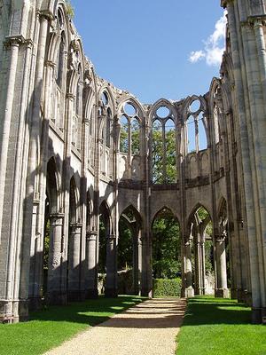 13b-450px-Abbaye_d_27Ourscamp__28Oise_29_Ruines.jpg