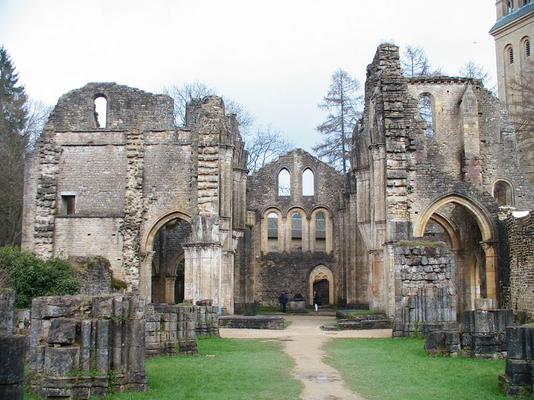 210-F5ZV -800px-BE-LX-Orval_Abbaye_abbatiale_14.jpg