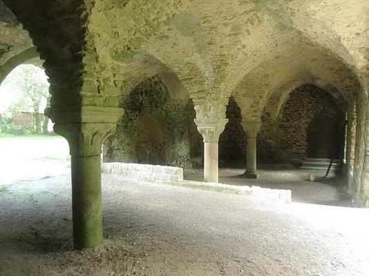 401--_Eigenes_Werk-Mortain_-_Abbaye_blanche_-_salle_capitulaire_3.JPG