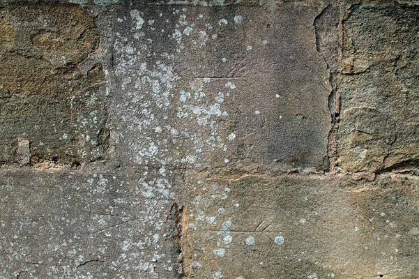 800px-Stone_Mason_marks_as_seen_in_the_Chapter_House_of_Fountains_Abbey.jpg