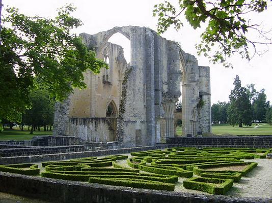 085-Remi_Mathis_-_Abbaye_Notre-Dame_du_Lys_from_gardens.jpg