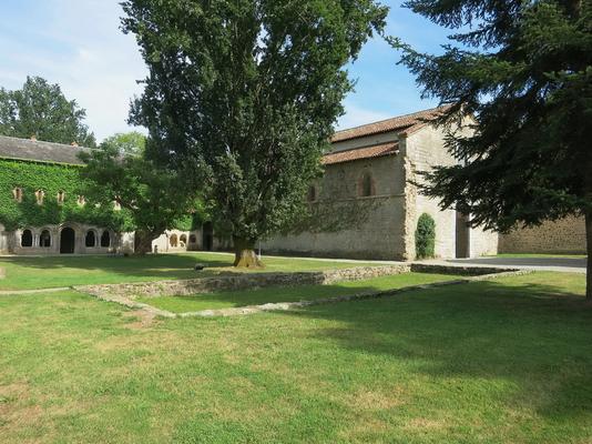 090-Jean-no-Abbaye_d_Escaladieu__vue_exterieure__2_.JPG