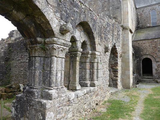 351-1024px-Chapter_House__Abbaye_de_Boquen__07_-Chris06.jpg
