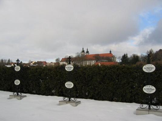 gd_Gelbe_-_Friedhof_Waldsassen.jpg