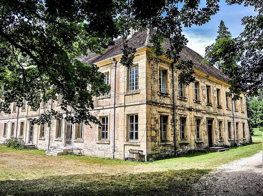 085-Espirat-Ancienne_abbaye_de_Bellevaux.jpg