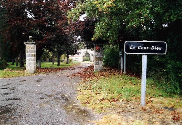 080-pic-la_cour-dieu-Gier.jpg