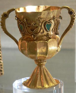 Tresor_de_Gourdon_04-Calice-WikimediaCommos-Clio20.JPG