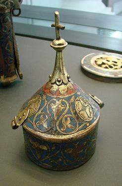 Pyxis-Musee-Picardie-13s-Wikip.jpg
