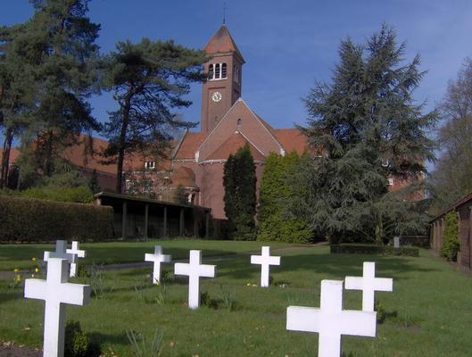 900-Nazareth-OCSO-2.3._Eglise_et_Jardin_de_Resurrection.JPG