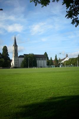 Kirche-aussen-kl.jpg