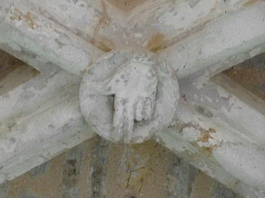 217-Therese_Gaige-Cle_de_voute_a_la_croisee_d_ogives_nord__main_de_Dieu_.JPG