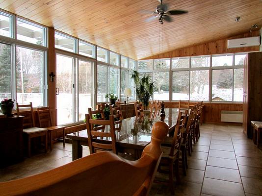 88-Rougemont-grande_solarium.jpg