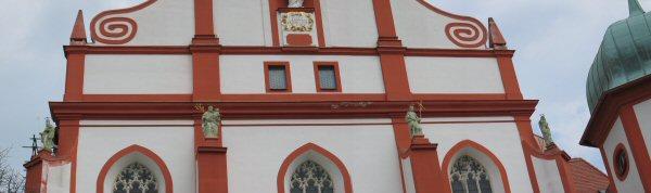 153-Gelbe_-_af_Fassade_der_Kirche_von_Marienstern.jpg