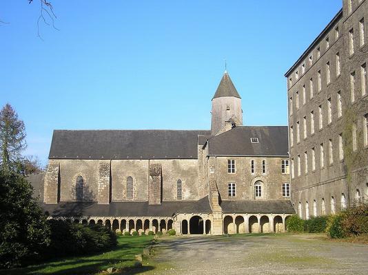 082-Ikmo-ned_-_FranceNormandieMortainAbbaye.jpg