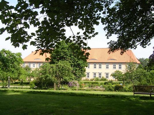 Moehring-Isenhagen-Kloster_mit_Garten_006.jpg