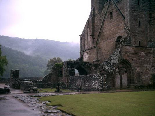 Tintern-Kapitelsaal.jpg