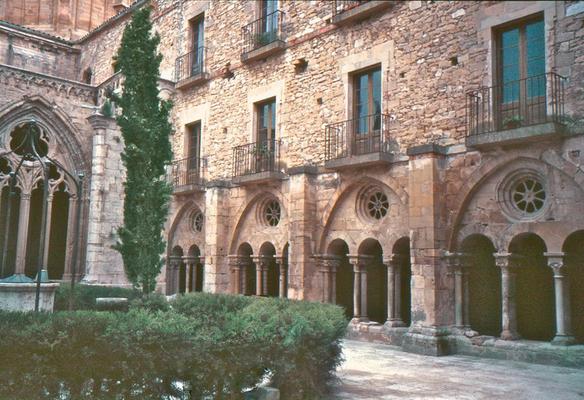 354-Vallbona-jordi_domenech-Claustre_de_Vallbona_de_les_Monges.jpg