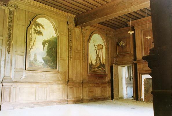 081-Havang_nl_-L_ancienne_Abbaye_de_Loroy_en_1987__salle_a_manger_decore.jpg
