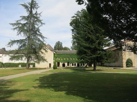 088-Jean-no-Abbaye_d_Escaladieu__vue_exterieure.JPG