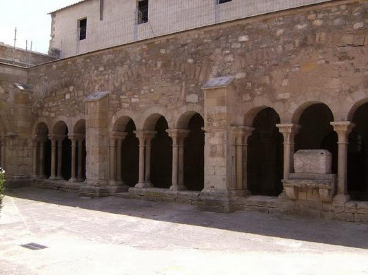 352-Vallbona-Borjaanimal_-Real_Monasterio_de_Santa_Maria_de_Vallbona_-_Claustro_Romanico_2.jpg