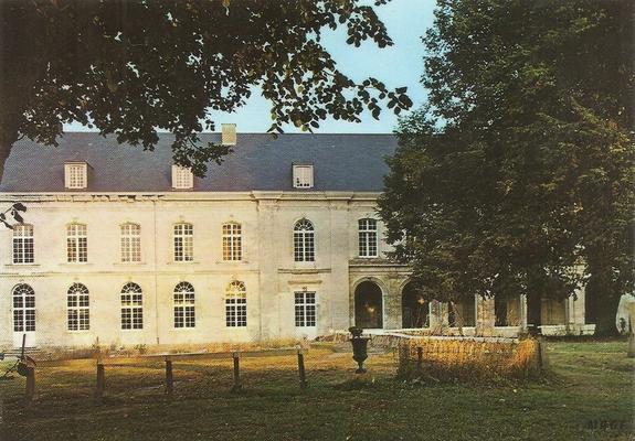 086-Bycro_-Abbaye_du_Gard__batiment_abbatial_1.jpg