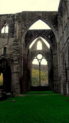 Tintern-Bauernschmidt-Presbytorium-Wales 196.jpg