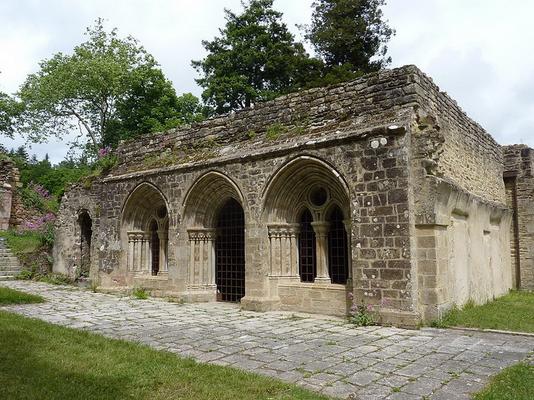 351-1024px-Abbaye_Saint-Maurice_19_Restes_de_la_salle_capitulaire_du_XIIIeme_siecle-Moreau.henri.JPG
