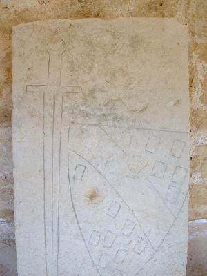Chatel-Gerard_Prieure_de_Vausse_tombe_2-Anseric.JPG