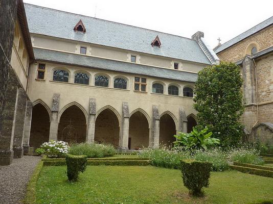 350-Chris06Cloister__Abbaye_de_Loc-Dieu___4_.jpg