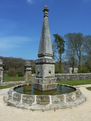 855-768px-Abbaye_du_Relec_fontaine-Henri_MOREAU.JPG