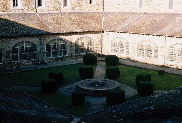 201-171-Yann_Forget-Abbaye_de_Bonnecombe_cloitre.jpg