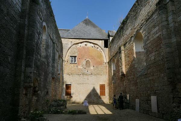 201-Peter_Potrowl-Beruges_-_Eglise_abbatiale_de_l_ancienne_abbaye_Notre-Dame-du-Pin_-_4.jpg