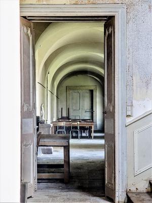 087-Espirat-Un_corridor_de_l_ancienne_abbaye.jpg