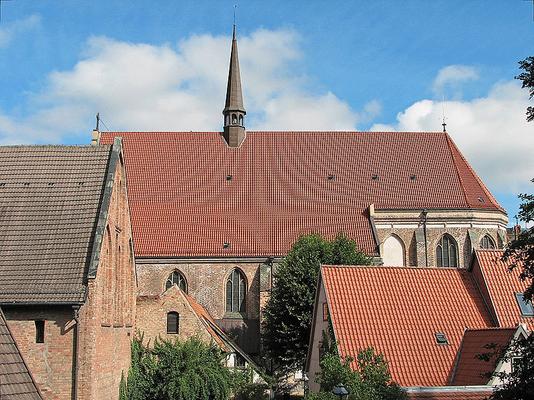 135-Rostock-Darkone -800px-Rostock_Kloster_zum_Heiligen_Kreuz.jpg