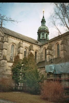 Gelbe_-_Kirche_von_Ebrach_Rueckseite.jpg