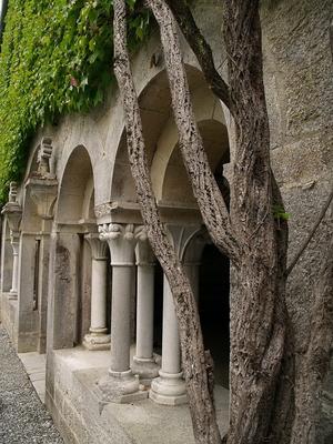 094-hellolapomme-Cloitre_de_l_abbaye_d_Escaladieu.jpg