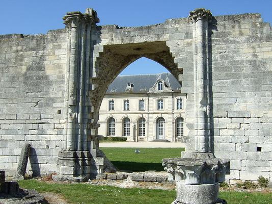 750-1024px-Chaalis_vue_du_batiment_XVIIIe.JPG